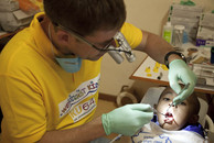 Die Zahnärzte von KU64 behandeln ehrenamtlich Kinder in Südafrika