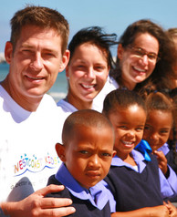 KU64 Zahnaerzte behandeln Kinder in Südafrika