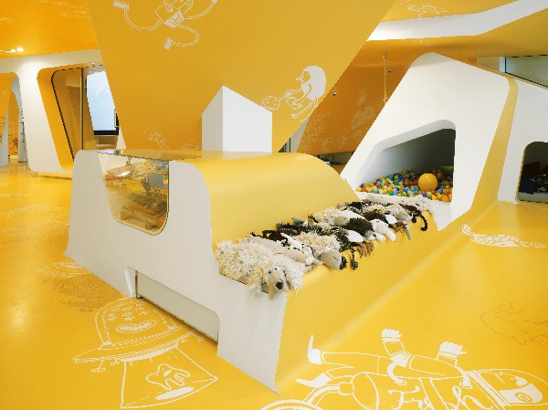 Der mit dem ArchitektenAward von Heinze KU64-Kidsbereich entworfen und realisiert von den Star-Architekten GRAFT
